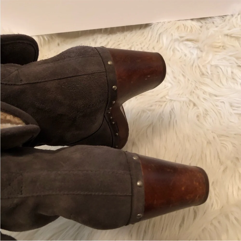 UGG Australia Lynnea Suede Clog Boot 3204